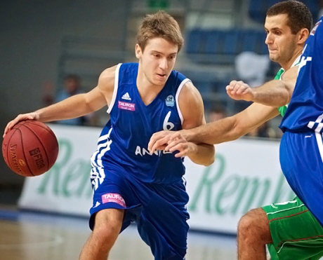 Nowakowski leaves the team